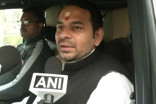 JJD President Tej Pratap Yadav announces financial aid of Rs 11 lakh for actor Rajpal Yadav's family
