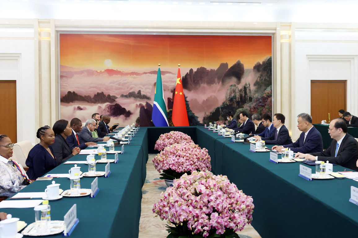 CHINA-BEIJING-HAN ZHENG-SOUTH AFRICA-DEPUTY PRESIDENT-MEETING (CN)