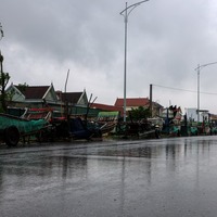 Airport shut, thousands evacuted in Vietnam as Typhoon Bualoi approches