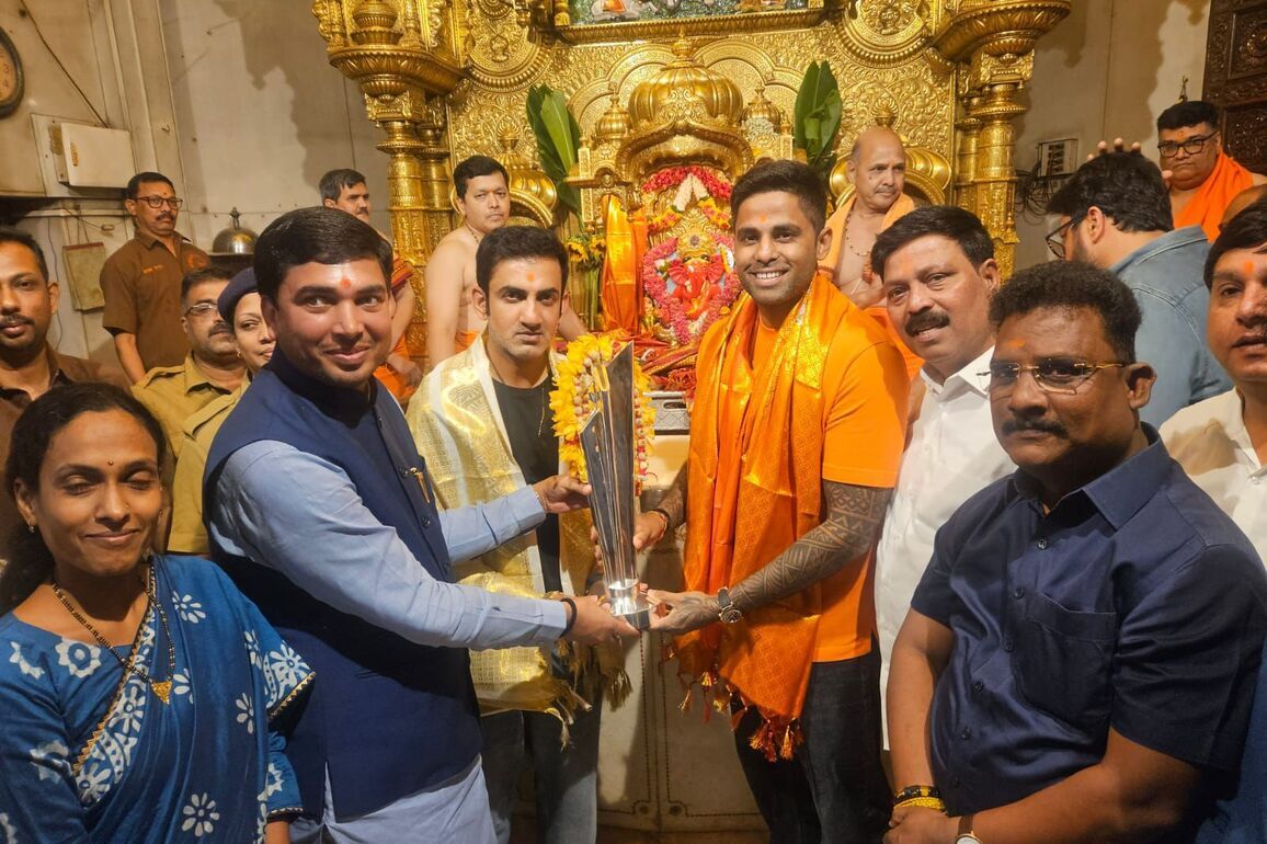 Gautam Gambhir, SuryaKumar Yadav offer prayers at Shree Siddhivinayak Temple