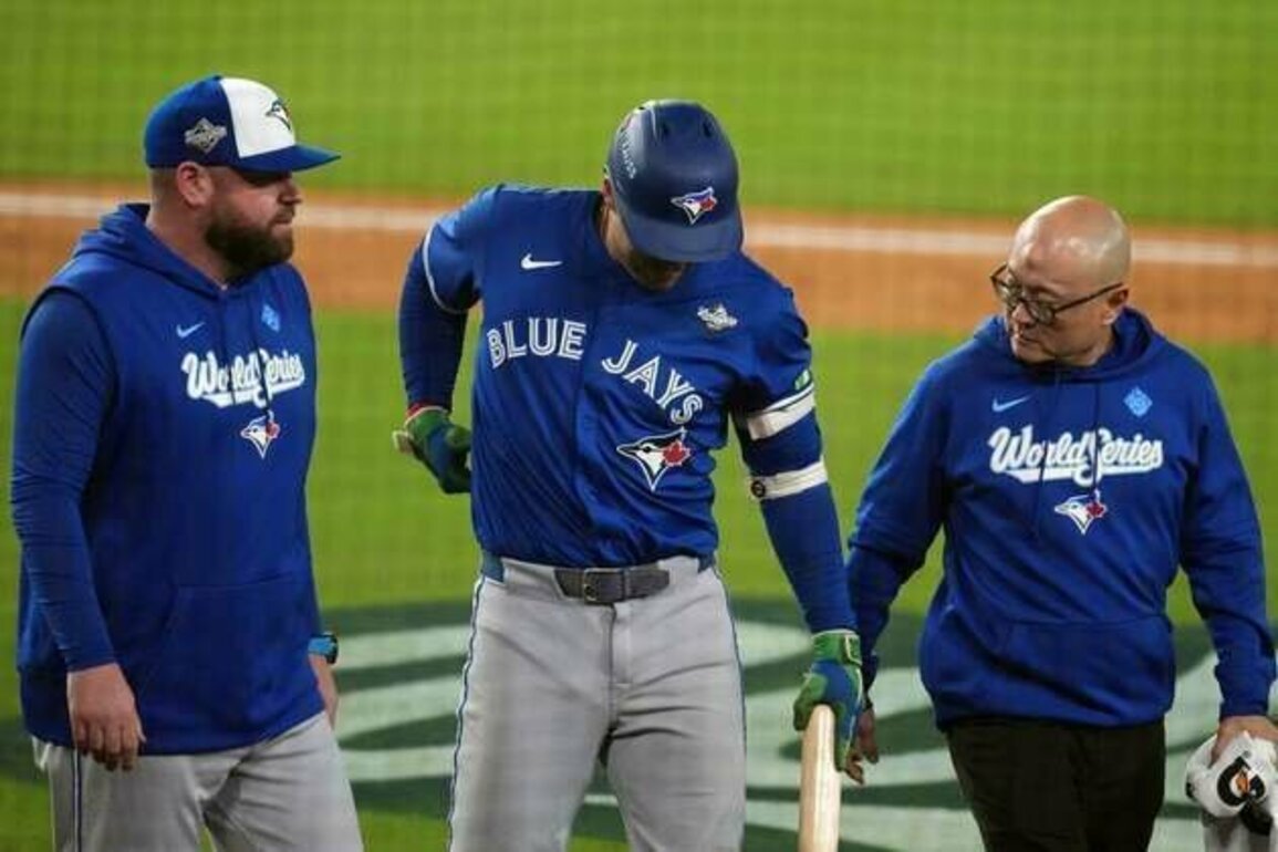 Jays star George Springer (side discomfort) exits Game 3, has MRI