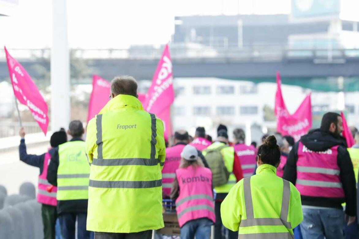 Strikes at 13 German airports disrupt travel, affect half mln passengers