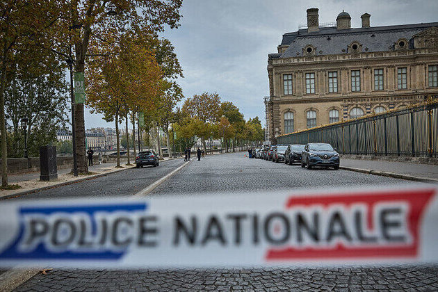 Louvre heist was inside job  Telegraph