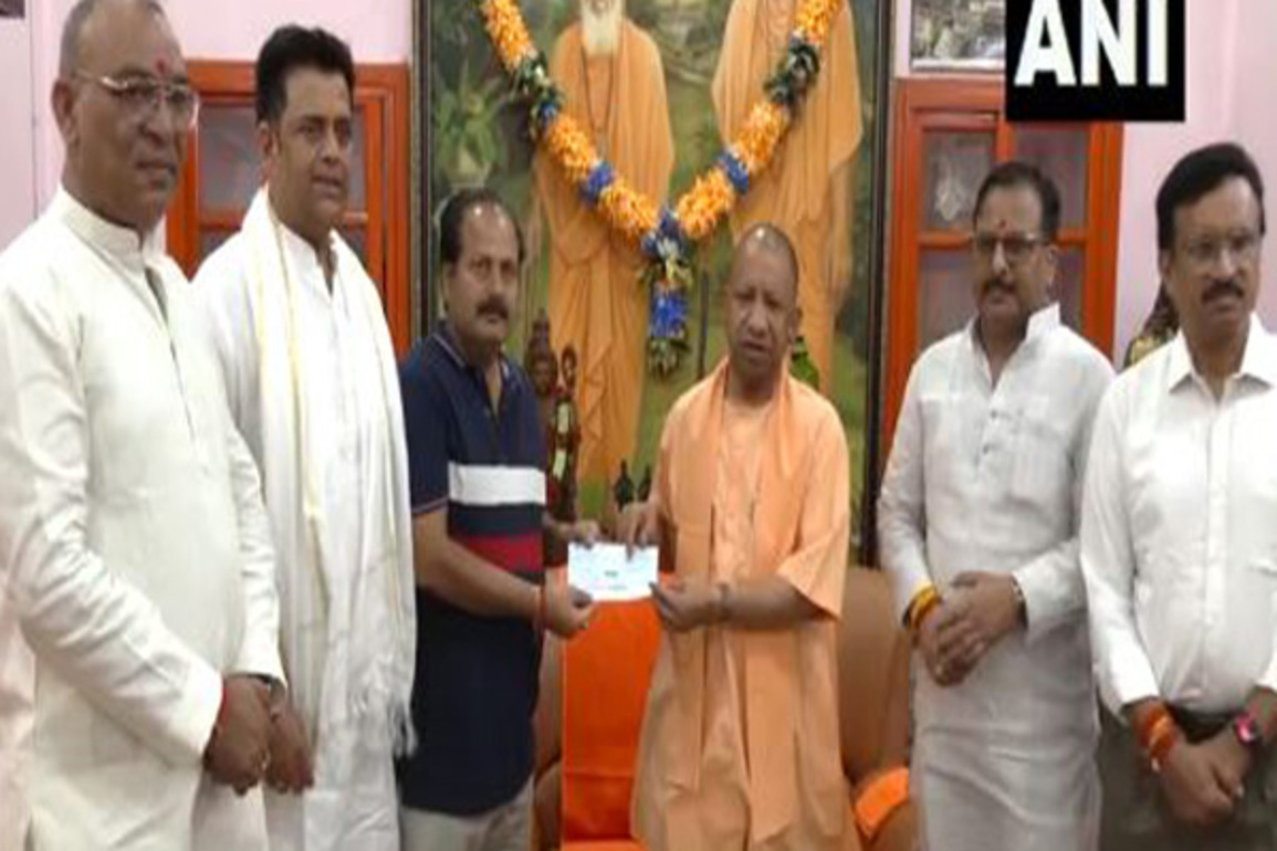 UP: CM Yogi Adityanath grants Rs 2 lakh aid to Gorakhpur fire victim
