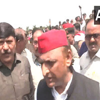 "Sangh Parivar muh se toh swadeshi hai lekin mann se videshi hai": Akhilesh Yadav