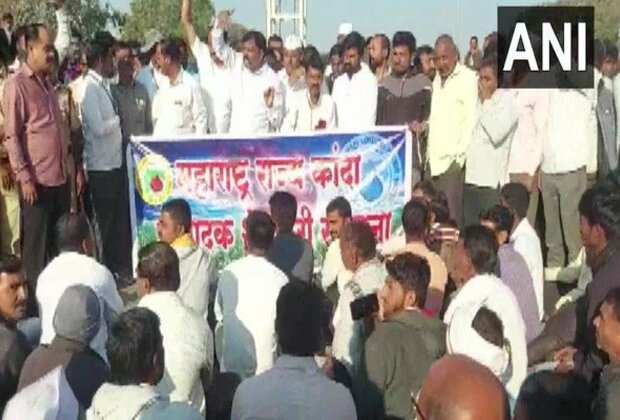 Nashik: Farmers stop onion auction at Lasalgaon APMC, demand guarantee rate