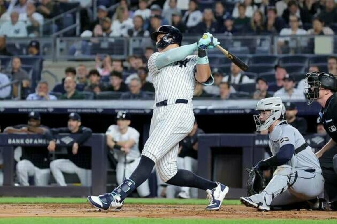 Aaron Judge passes Yogi Berra for No. 5 in Yankees HRs