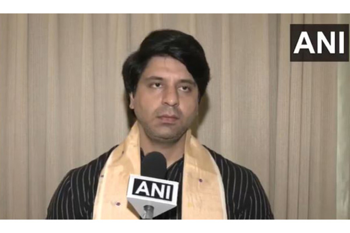 "EC bahana hai, apne aap ko haar se bachana hai:" Shehzad Poonawalla slams Rahul Gandhi