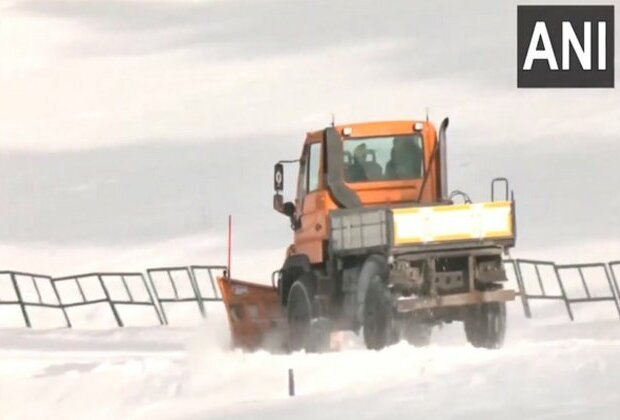 J-K: Government rescues tourists after snowfall in Gulmarg