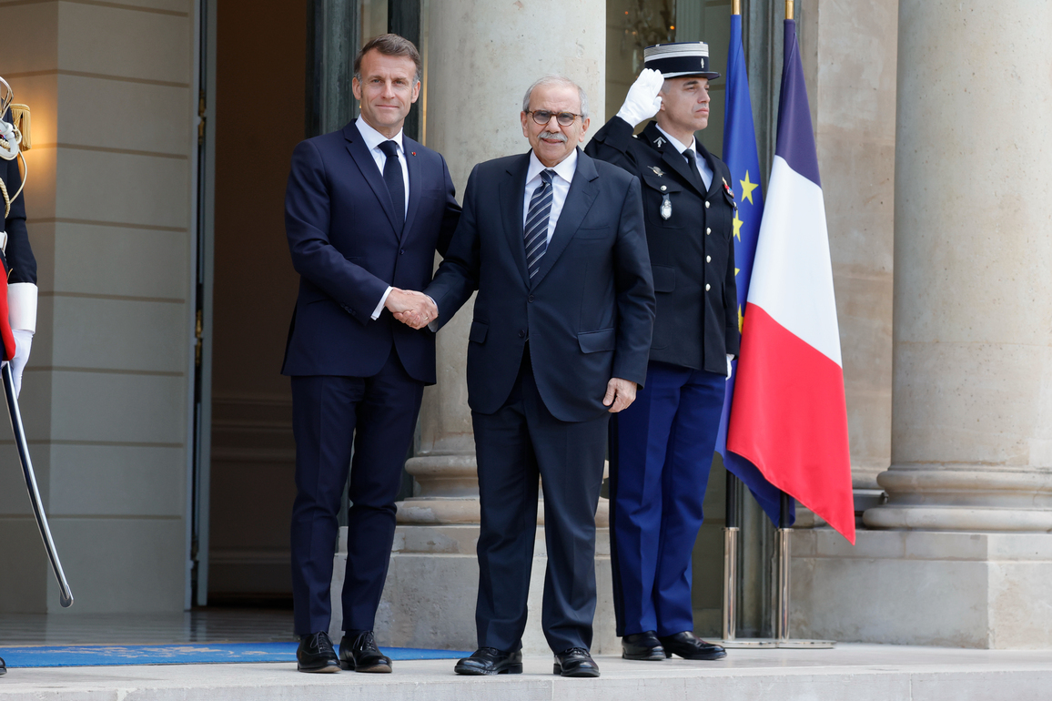 FRANCE-PARIS-MACRON-LEBANESE-PM-VISIT
