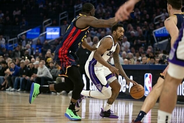 Warriors' Stephen Curry hits 4,000th 3-pointer in win over Kings