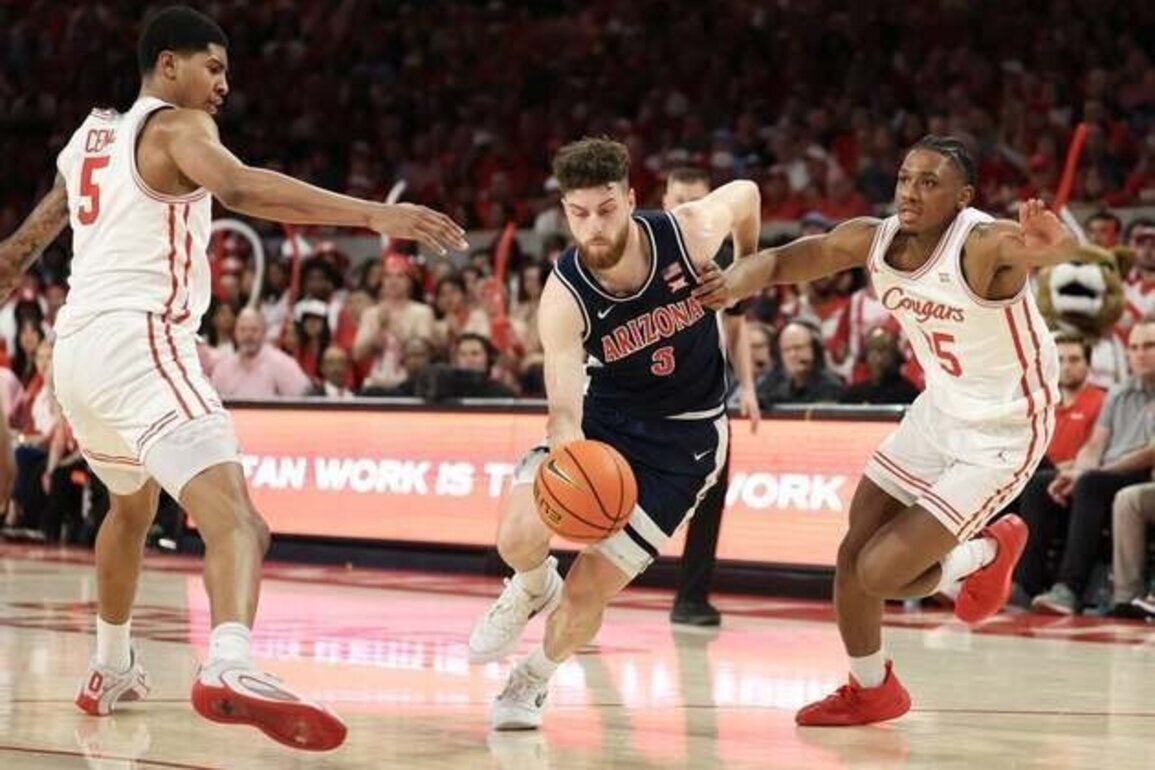 No. 4 Arizona defeats No. 2 Houston, takes Big 12 lead
