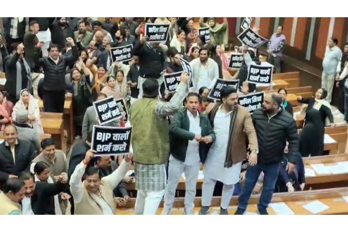 BJP, AAP Councillors create ruckus in Delhi Municipal Corporation