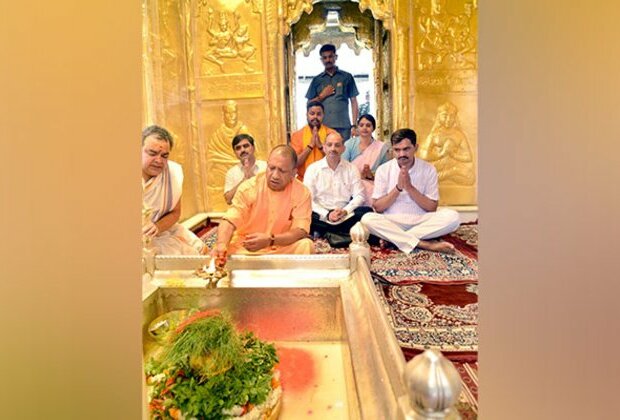 UP CM Yogi offers prayers at Kashi Vishwanath, Kaal Bhairav temples in Varanasi