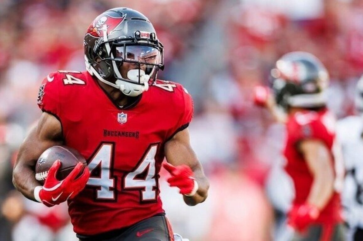 Bucs Place Right-of-First-Refusal Tender on RB Sean Tucker