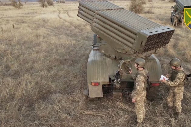 Ukrainian troops train for missile launches near Crimea