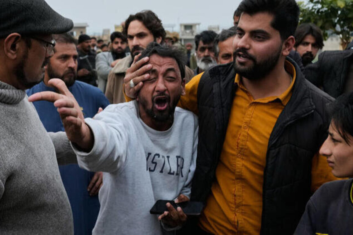 Suicide bombing at Islamabad Shiite mosque kills at least 31 people