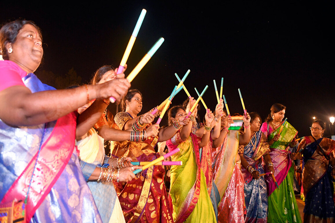 Telangana: GHMC gears up for Bathukamma Festival 2025 with extensive arrangements across Hyderabad