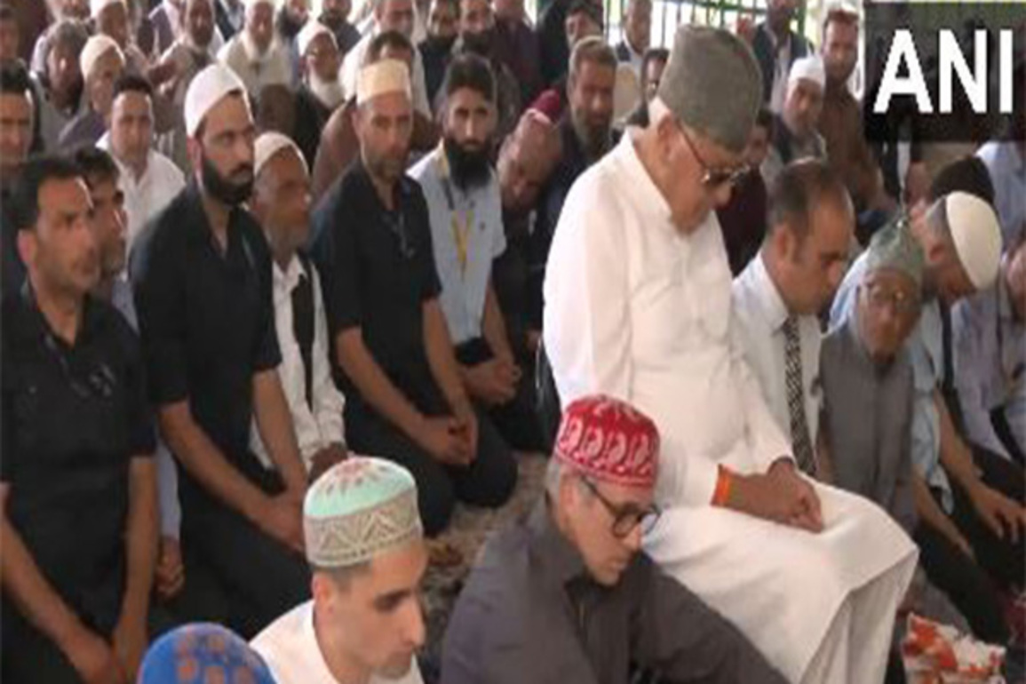 "Hope this Eid brings better days ahead for Muslims": J-K CM Omar Abdullah after prayers at Hazratbal Dargah