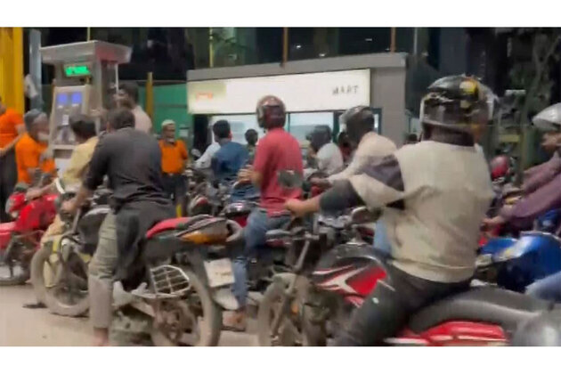Bangladesh: Energy Minister assures of normal fuel supply after crowds gather at gas stations