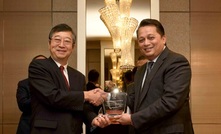 Tetsuji Ohashi, president and CEO, Komatsu (left) and Badrul Feisal Abdul Rahim, president and group CEO, UMW (right)