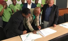 AMCU union signing the new wage agreements with AngloGold Ashanti