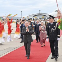 CHINA-BEIJING-CAMBODIAN KING-QUEEN MOTHER-ARRIVAL (CN)