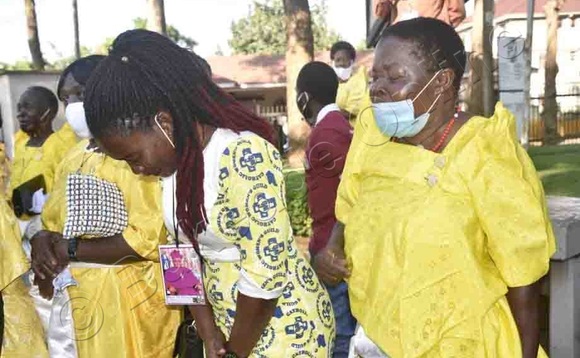 Abantu nga bakaaba e Namugongo. Abantu nga bakaaba e Namugongo.