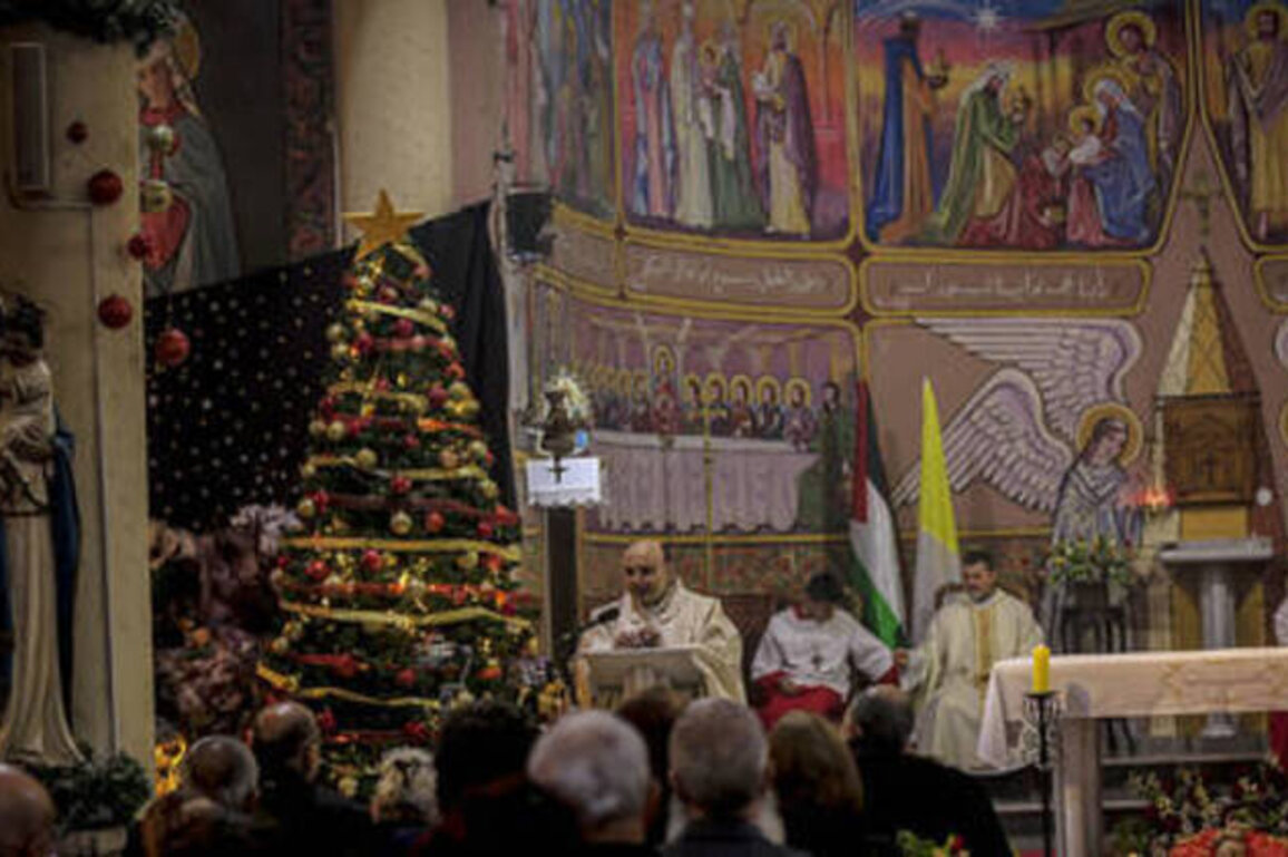 Gaza's Christians celebrate first Christmas in two years (VIDEO)