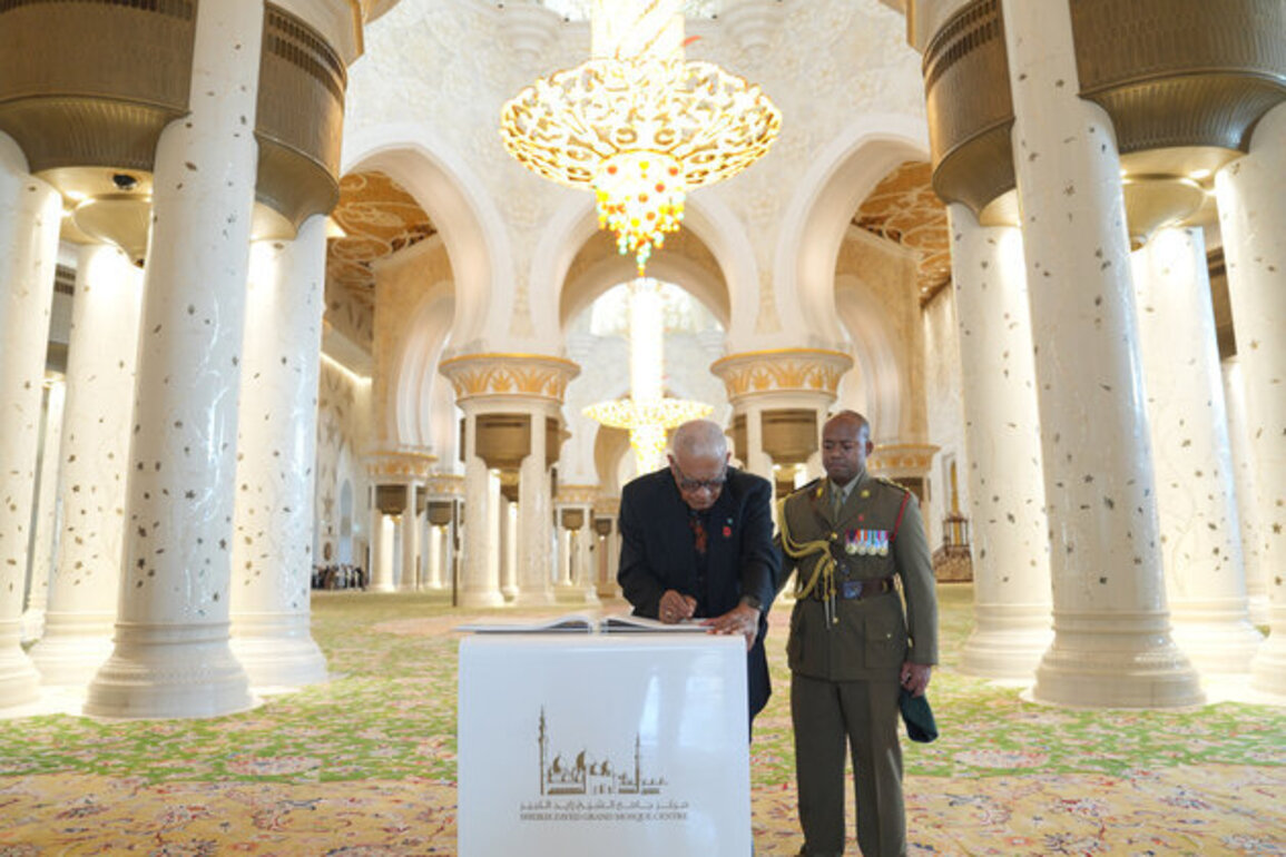 President of Fiji visits Sheikh Zayed Grand Mosque in Abu Dhabi