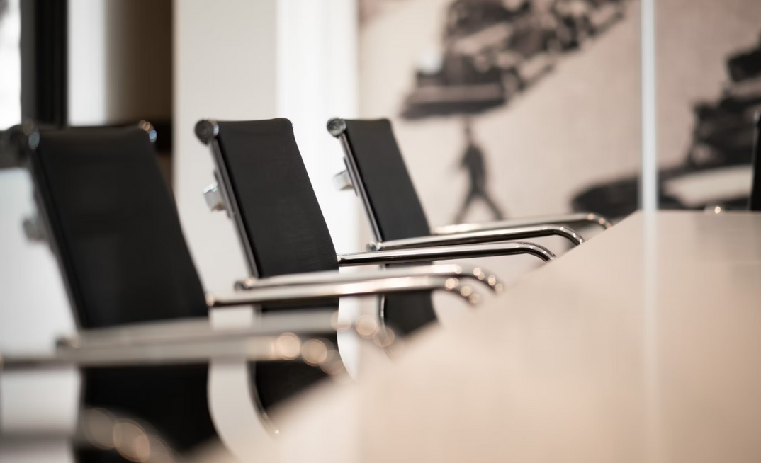 Executive Outcomes: Alcoa, Hot Chili, and more