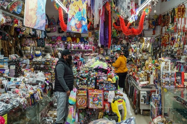 US Shoppers Return for &#039;Black Friday,&#039; But Many Have Already Bought