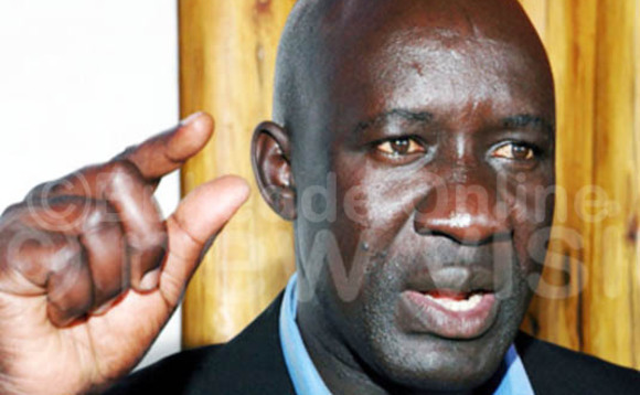 Minisita Ecweru ng'ayogera ku nsonga z'ebigwa tebiraze mu Palamenti Minisita Ecweru ng'ayogera ku nsonga z'ebigwa tebiraze mu Palamenti