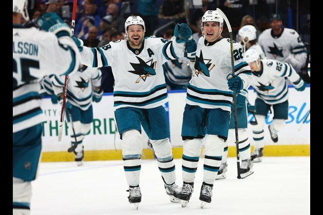 NHL roundup: Sharks end Lightning's record home win streak