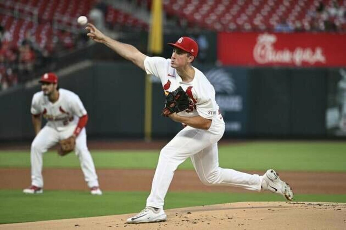 Three Cardinals hurlers combine to blank reeling Reds