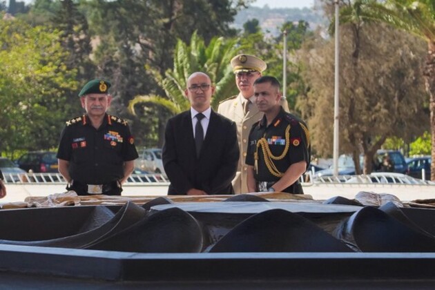 Algeria: COAS General Upendra Dwivedi pays tribute at Martyrs' Memorial