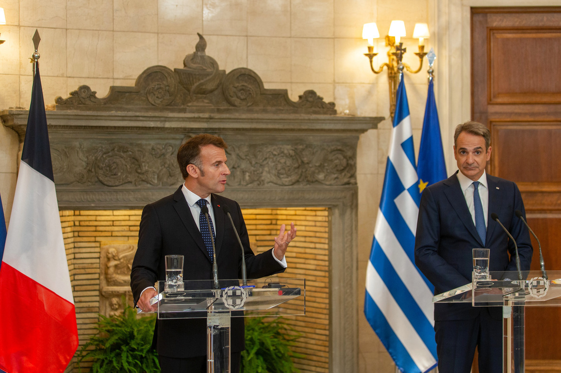 GREECE-ATHENS-PM-FRENCH RESIDENT-MEETING