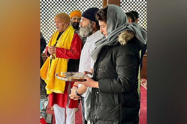 J-K: Rahul-Priyanka Gandhi visit Kheer Bhawani Durga temple