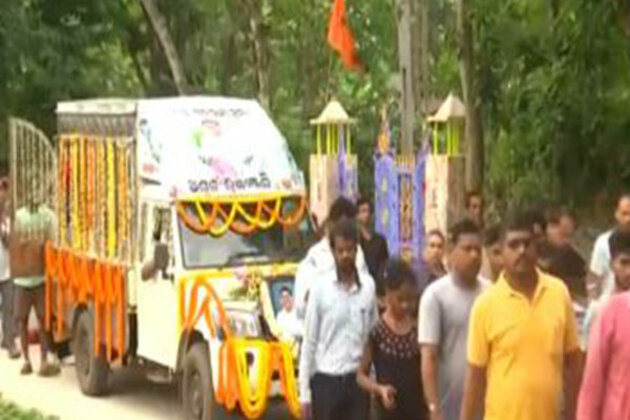 Odisha: People pay respects to mortal remains of Pahalgam attack victim Prashant Satpathy in Balasore vilage