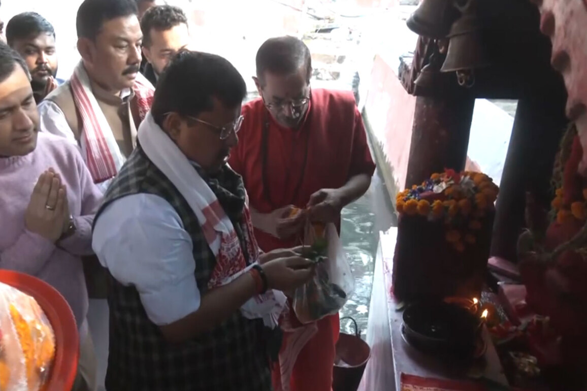 Assam: BJP National Working President Nitin Nabin offers prayers at Kamakhya Temple