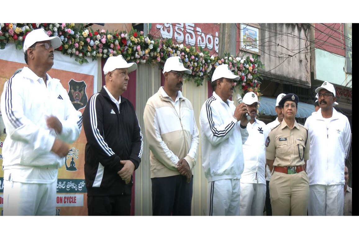 Andhra Police organises 'Fit India' cycle rally to raise awareness against drugs