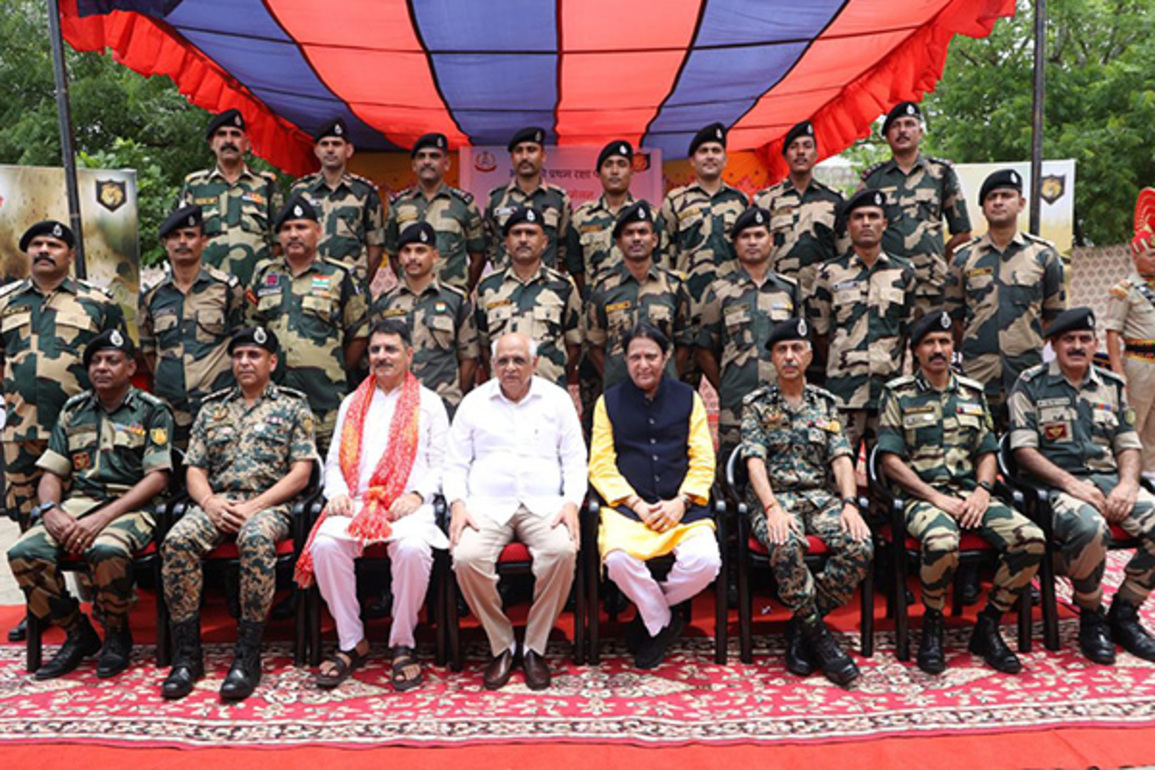 Chief Minister Bhupendra Patel visits Nadabet BOP, congratulates jawans on success of Operation Sindoor