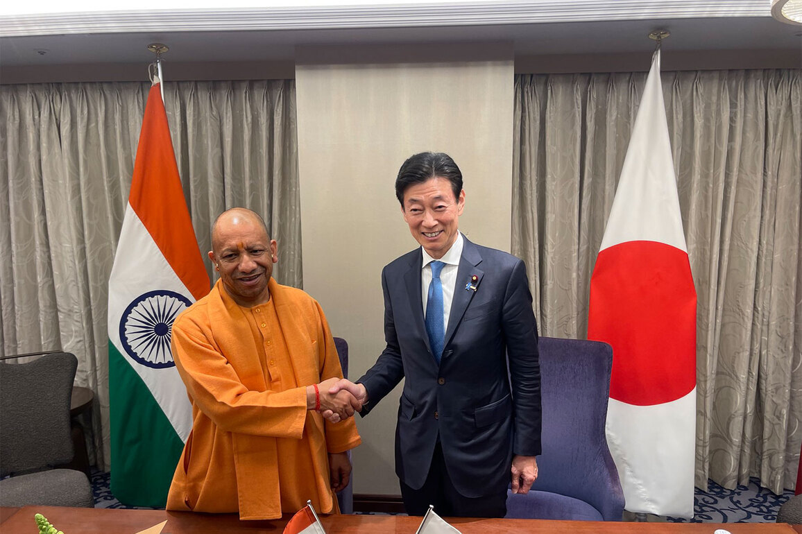 UP CM holds talks with Ex Japan Minister of Economy, Trade and Industry