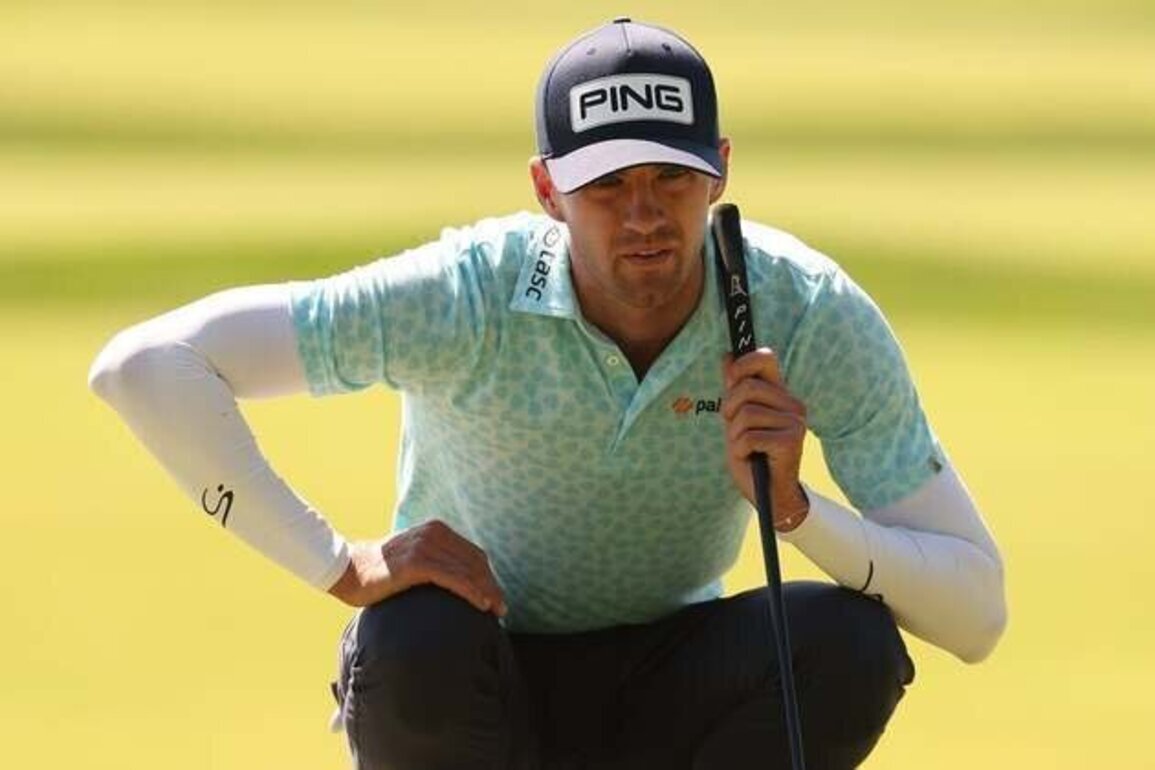 Massive pack chasing Alex Smalley at PGA Championship