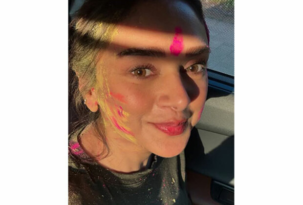 Holi 2025: Aditi Rao Hydari flaunts her face smeared with gulaal