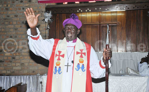 Bp. Ssebaggala ng'ayogera eri abakulisitaayo mu Lutikko e Mukono mu kusaba kwa ssekukkulu. (ekif. Henry Nsubuga) Bp. Ssebaggala ng'ayogera eri abakulisitaayo mu Lutikko e Mukono mu kusaba kwa ssekukkulu. (ekif. Henry Nsubuga)