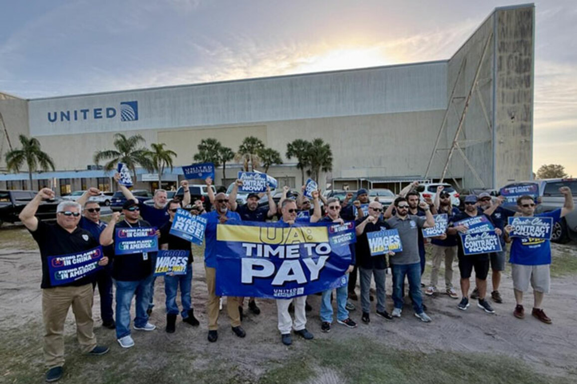 United Airlines Teamsters Rally at Orlando International Airport
