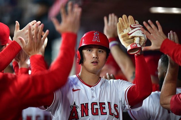 Angels rally from four-run deficit to beat Cubs