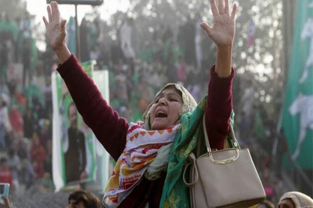 Mehnatkash Aurat Rally urges solidarity against anti-Sindh projects in Karachi