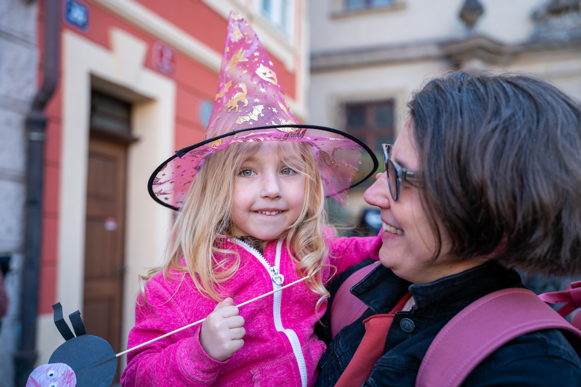 CZECH REPUBLIC-PRAGUE-WITCHES OF LESSER TOWN-PARADE